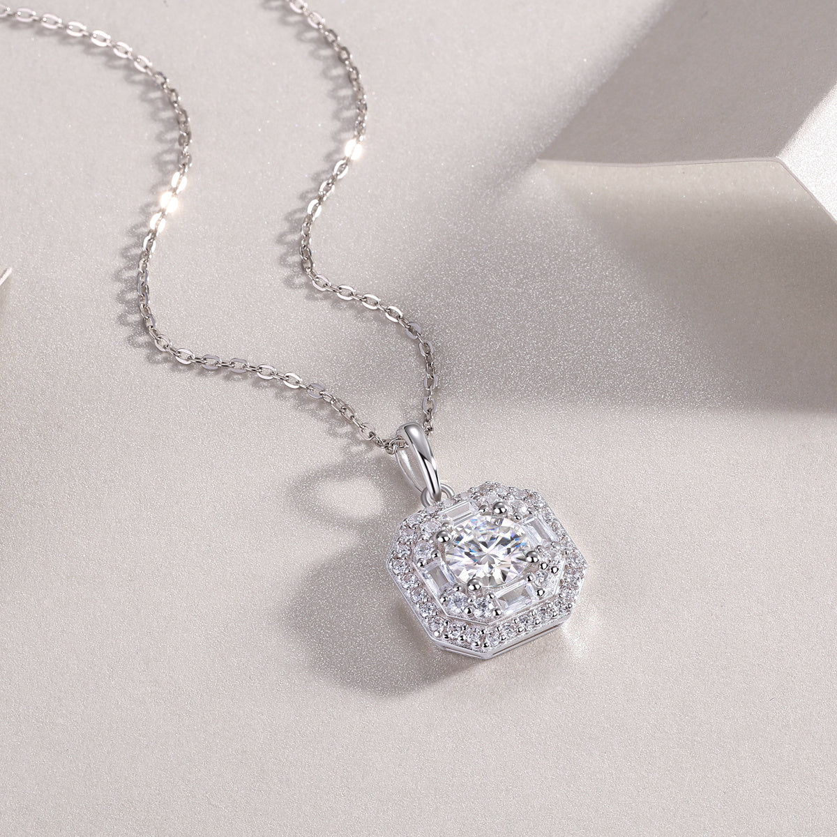 Small Square Bag - A Fashionable And Luxurious Diamond Jewelry Piece Set