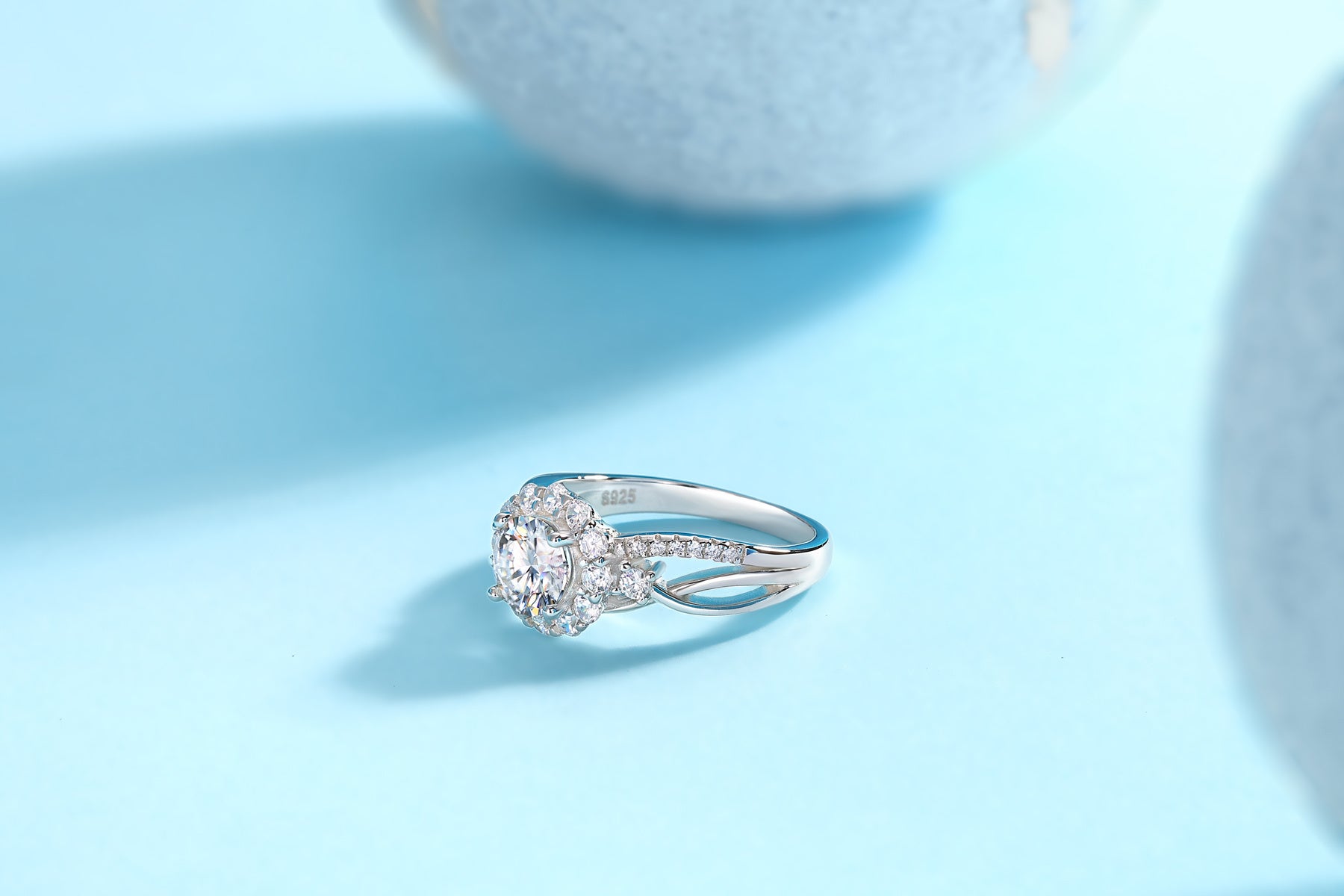 Snow Lotus - A Fashionable And Luxurious Jewelry Piece Set