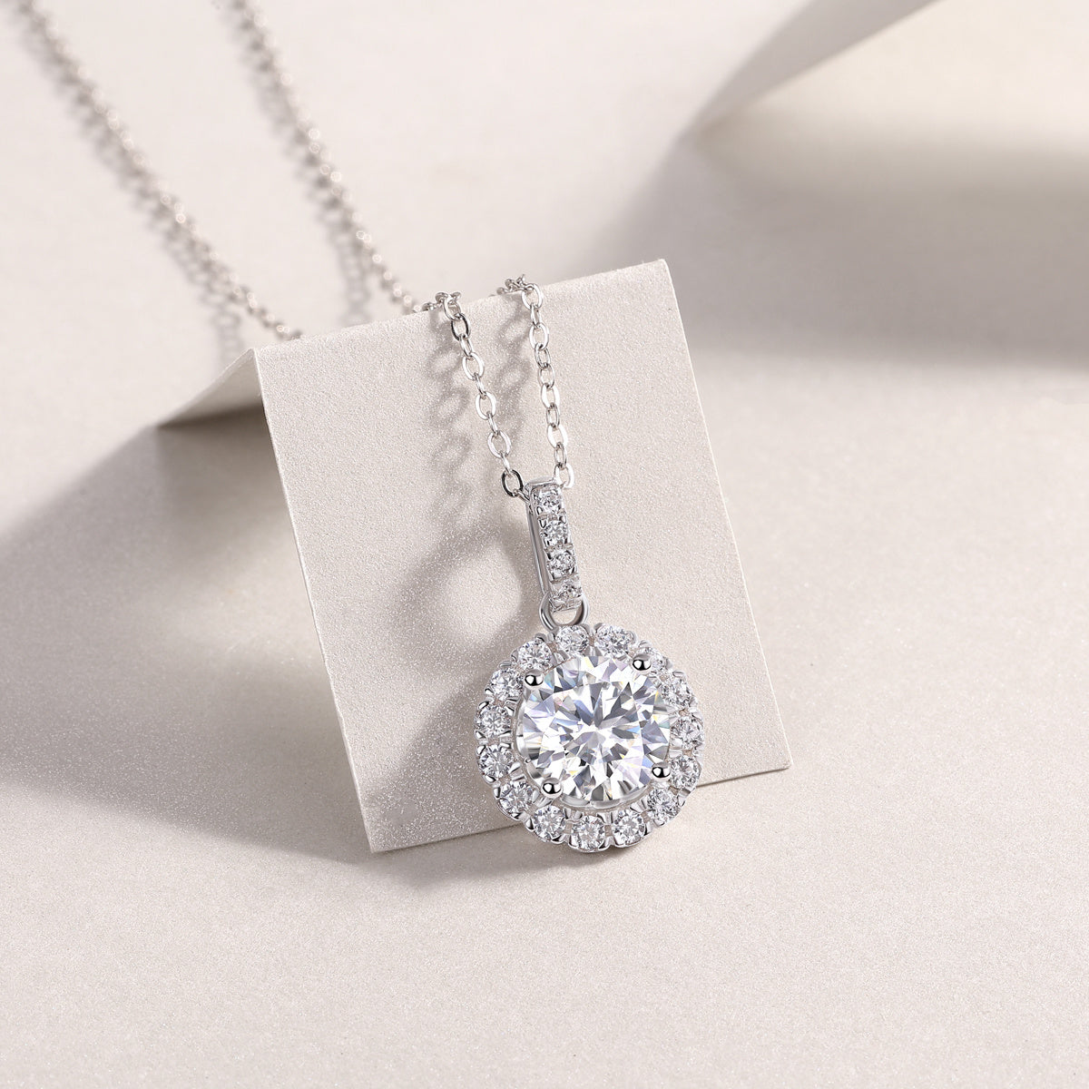 Dandelion - A Fashionable And Luxurious Diamond Jewelry Pendant Set