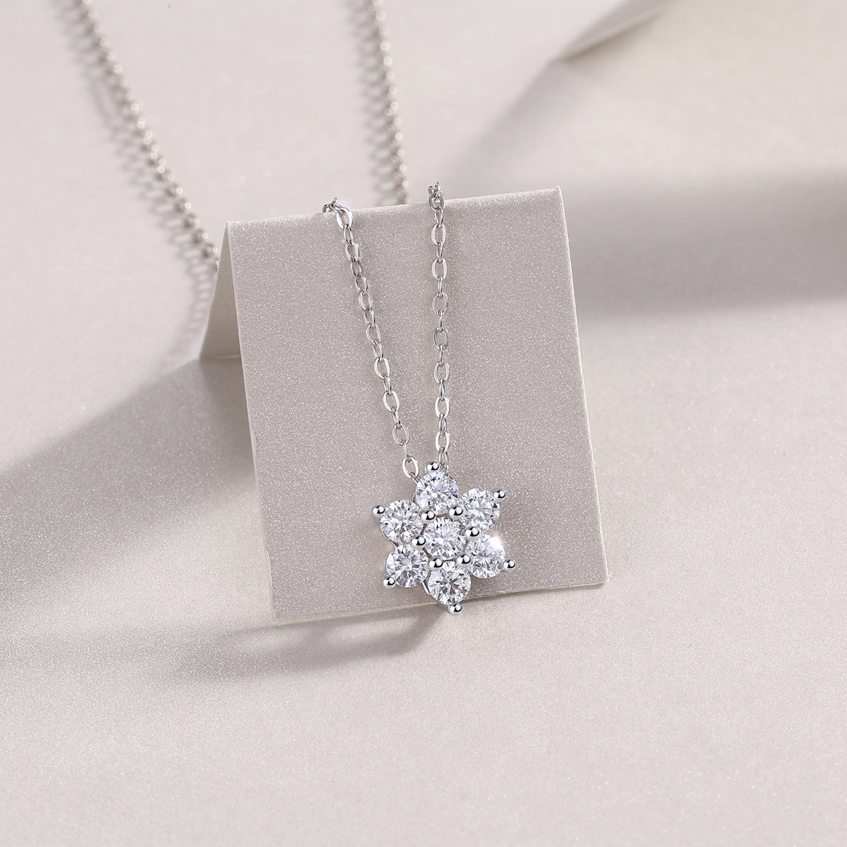 Snowflakes Fluttering - A Fashionable And Luxurious Diamond Jewelry Pendant Set