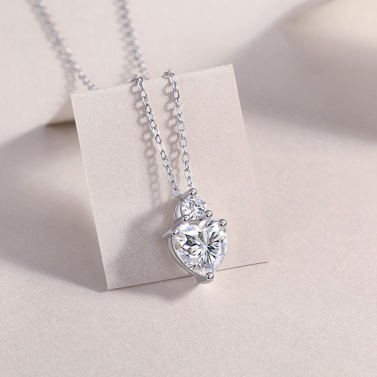Ripple Fantasy - A Fashionable And Luxurious Diamond Jewelry Pendant Set