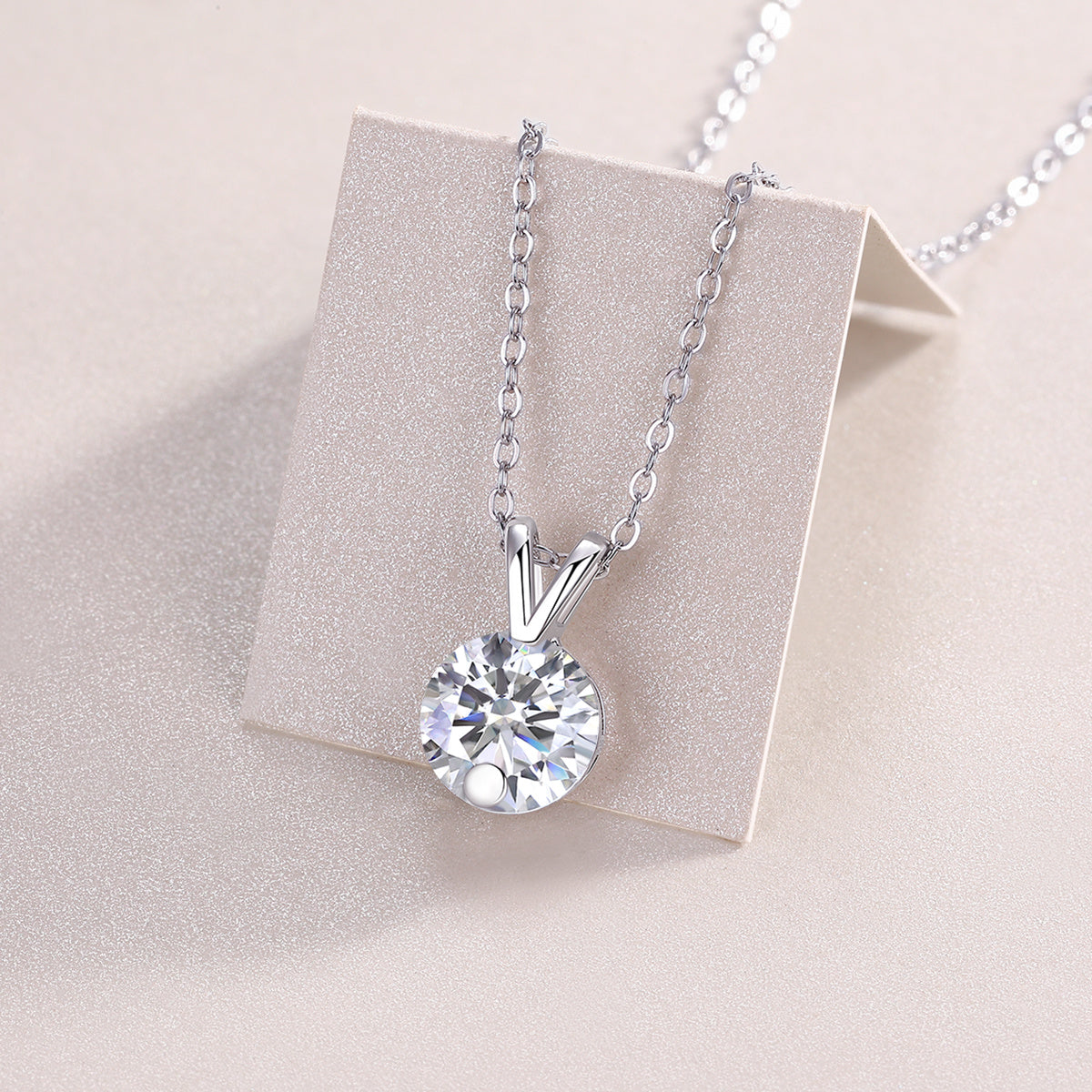 V-shaped - A Fashionable And Luxurious Diamond Jewelry Piece Set