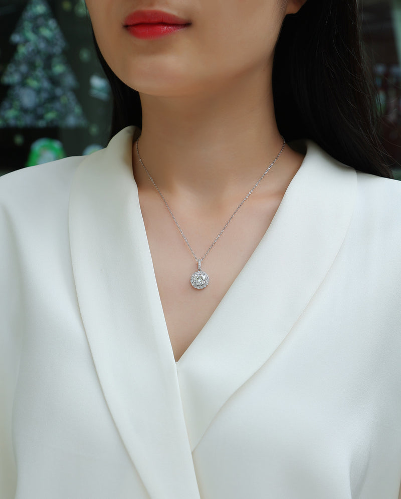 Dandelion - A Fashionable And Luxurious Diamond Jewelry Pendant Set