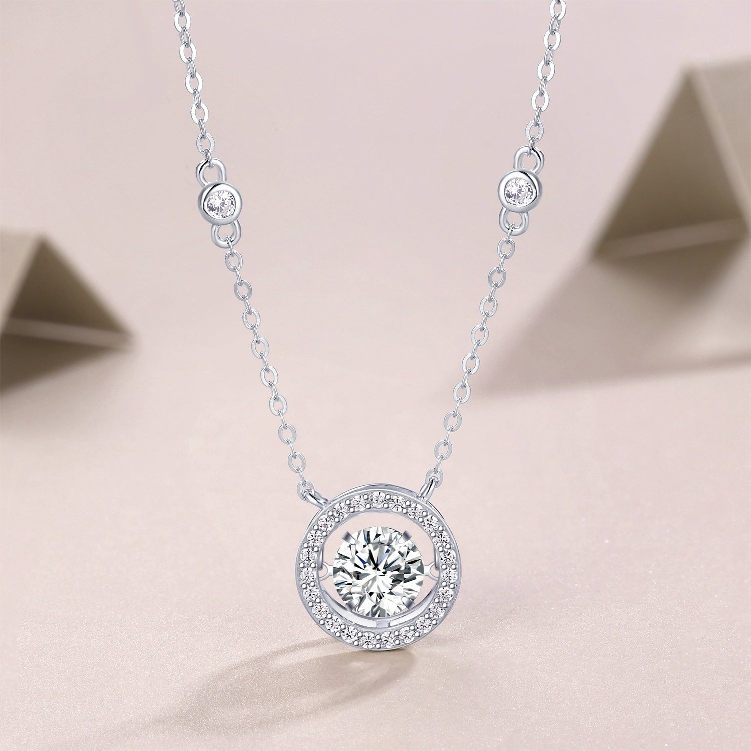 Mobius - A Fashionable And Luxurious Diamond Jewelry Piece Set