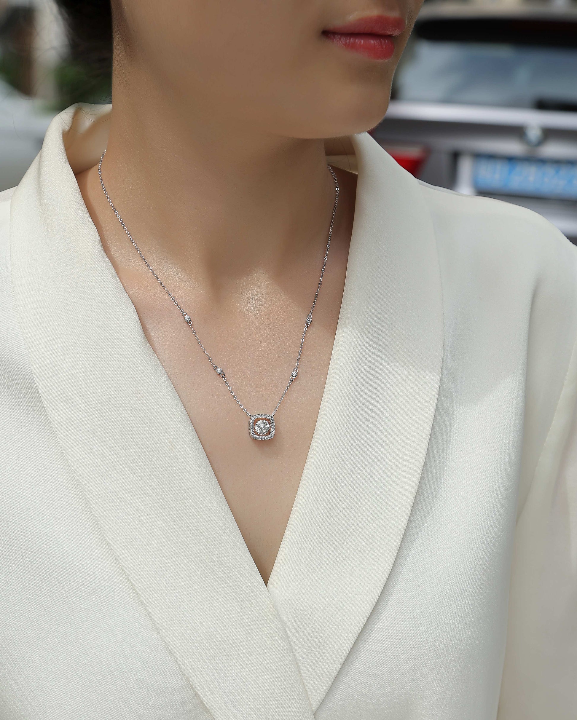 Sweet - A Fashionable And Luxurious Diamond Jewelry Pendant Set