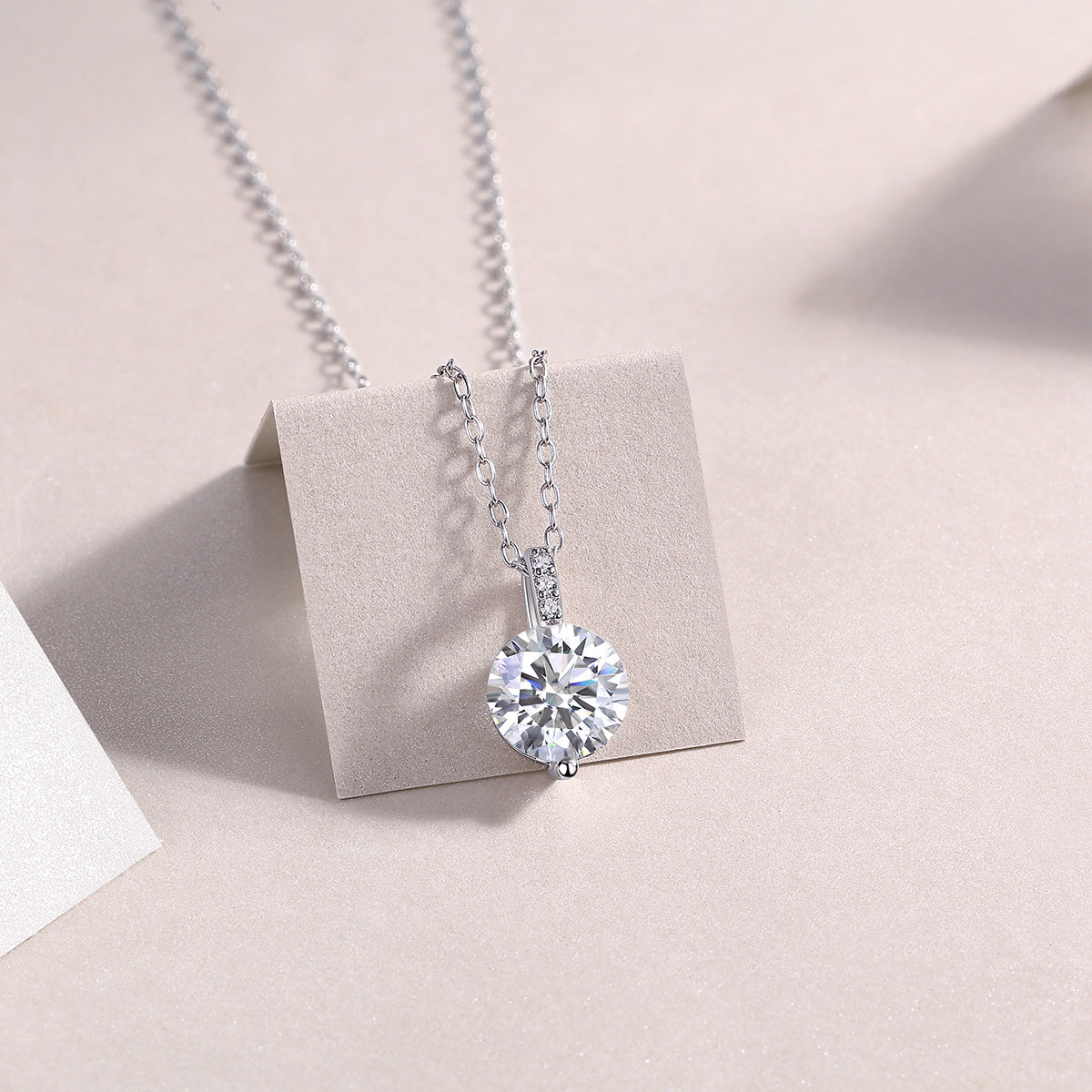 A Lifetime Of Brilliance - A Fashionable And Luxurious Diamond Jewelry Pendant Set