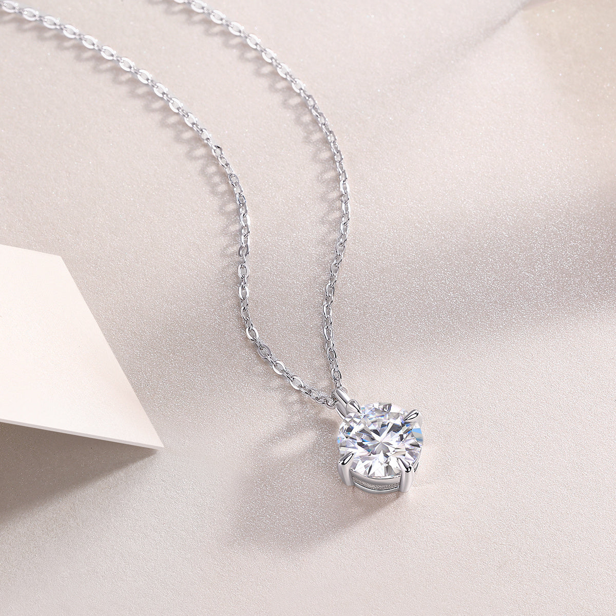 Round And Smooth - A Fashionable And Luxurious Diamond Jewelry Piece Set