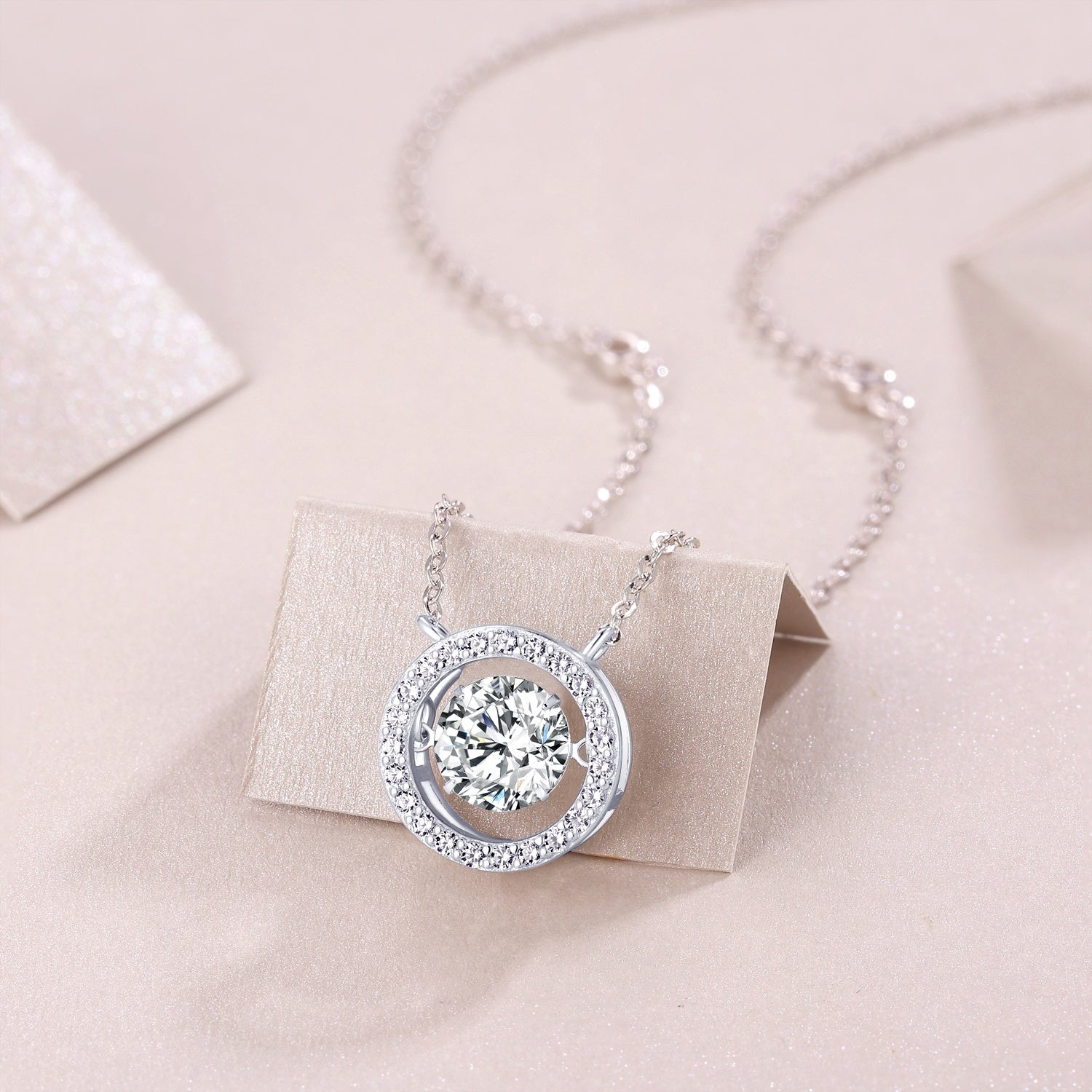 Mobius - A Fashionable And Luxurious Diamond Jewelry Piece Set