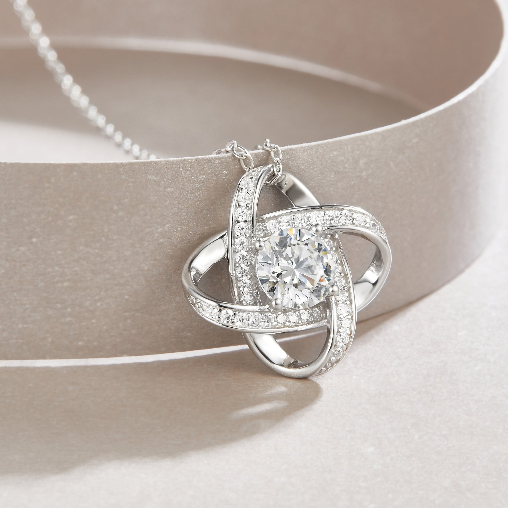 Reciprocating - A Fashionable And Luxurious Diamond Jewelry Pendant Set