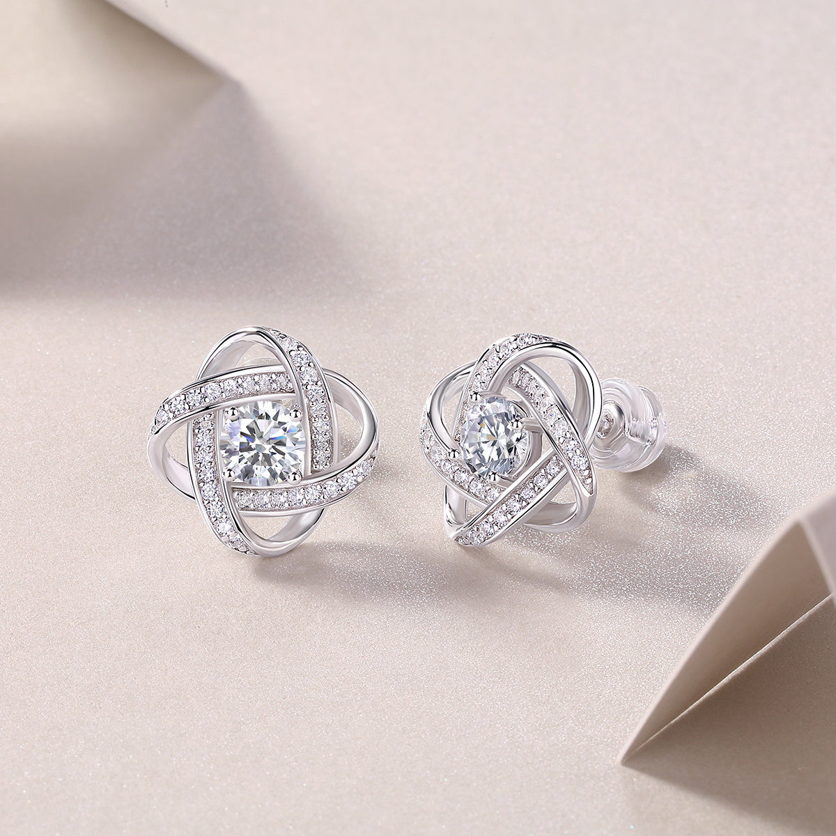 Hope Beam - A Fashionable And Luxurious Diamond Jewelry Piece Set
