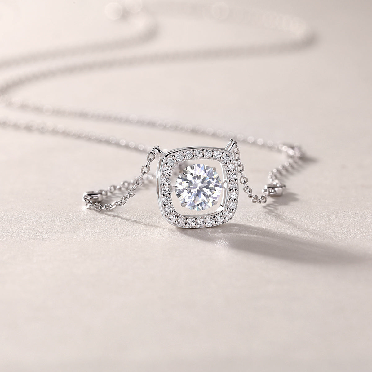 Sweet - A Fashionable And Luxurious Diamond Jewelry Pendant Set