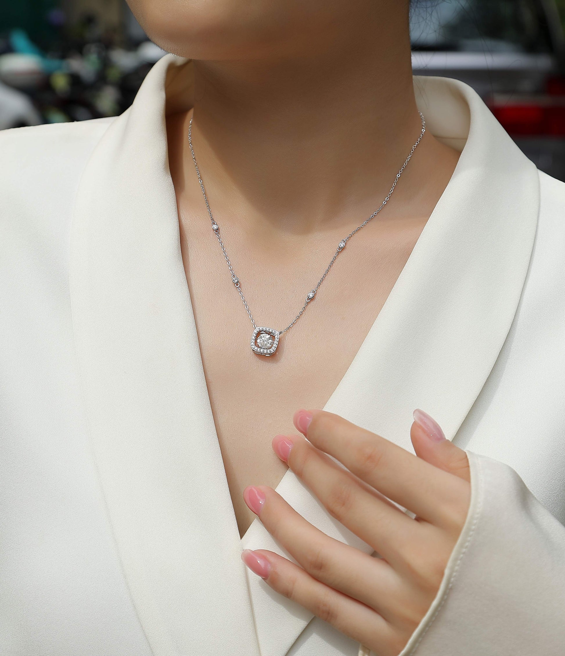 Sweet - A Fashionable And Luxurious Diamond Jewelry Pendant Set