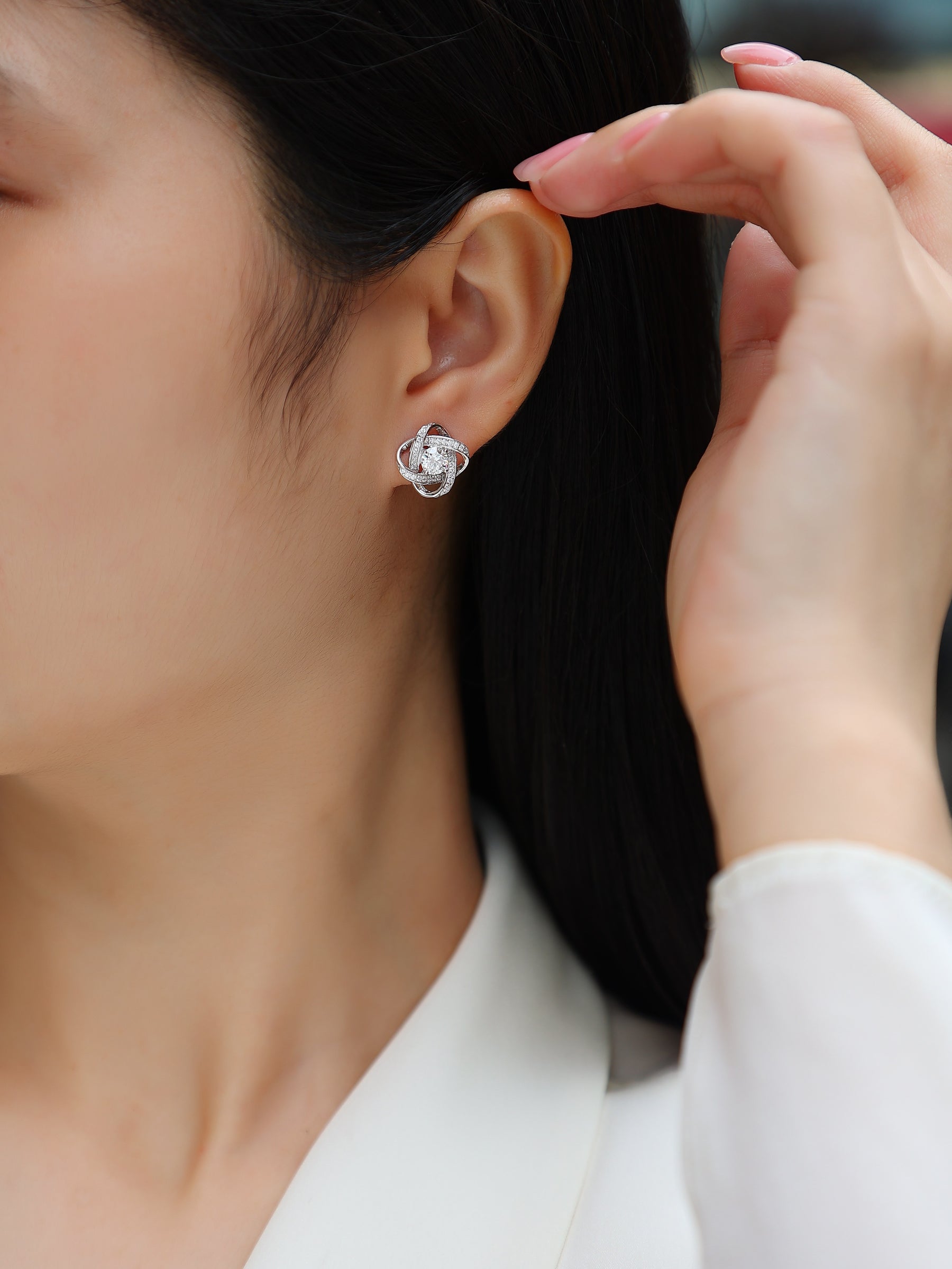 Hope Beam - A Fashionable And Luxurious Diamond Jewelry Piece Set