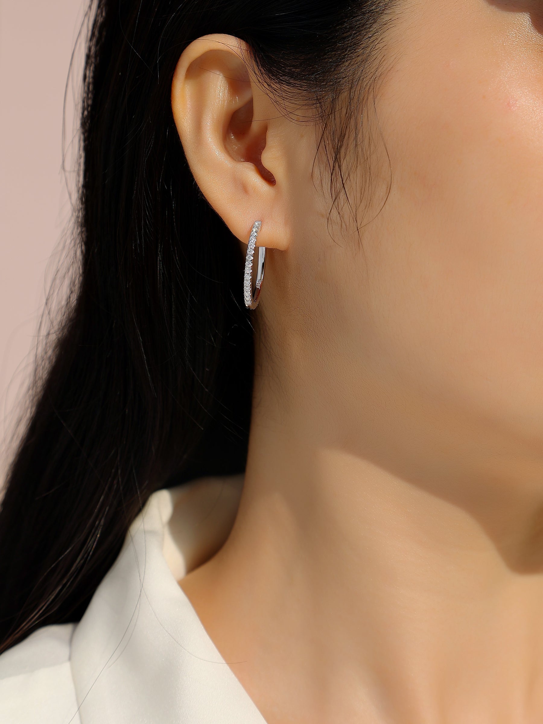 Yuedong Light - Fashionable And Luxurious Diamond Jewelry Pendant Set