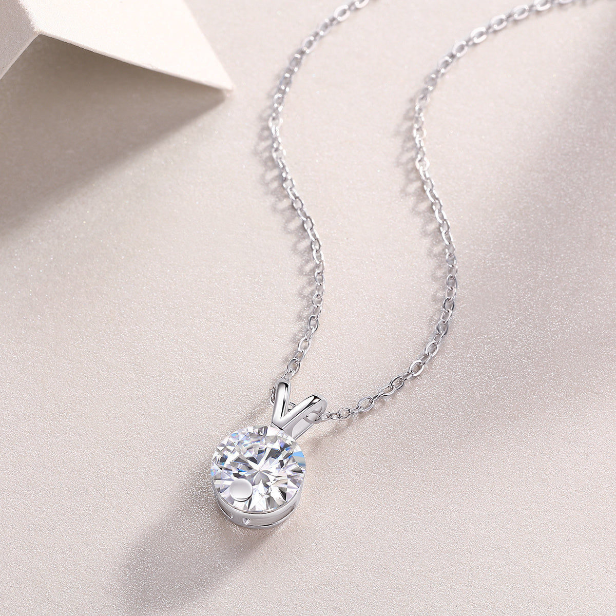 V-shaped - A Fashionable And Luxurious Diamond Jewelry Piece Set