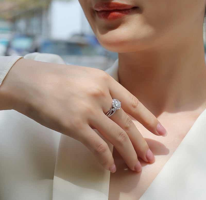 Snow Lotus - A Fashionable And Luxurious Jewelry Piece Set