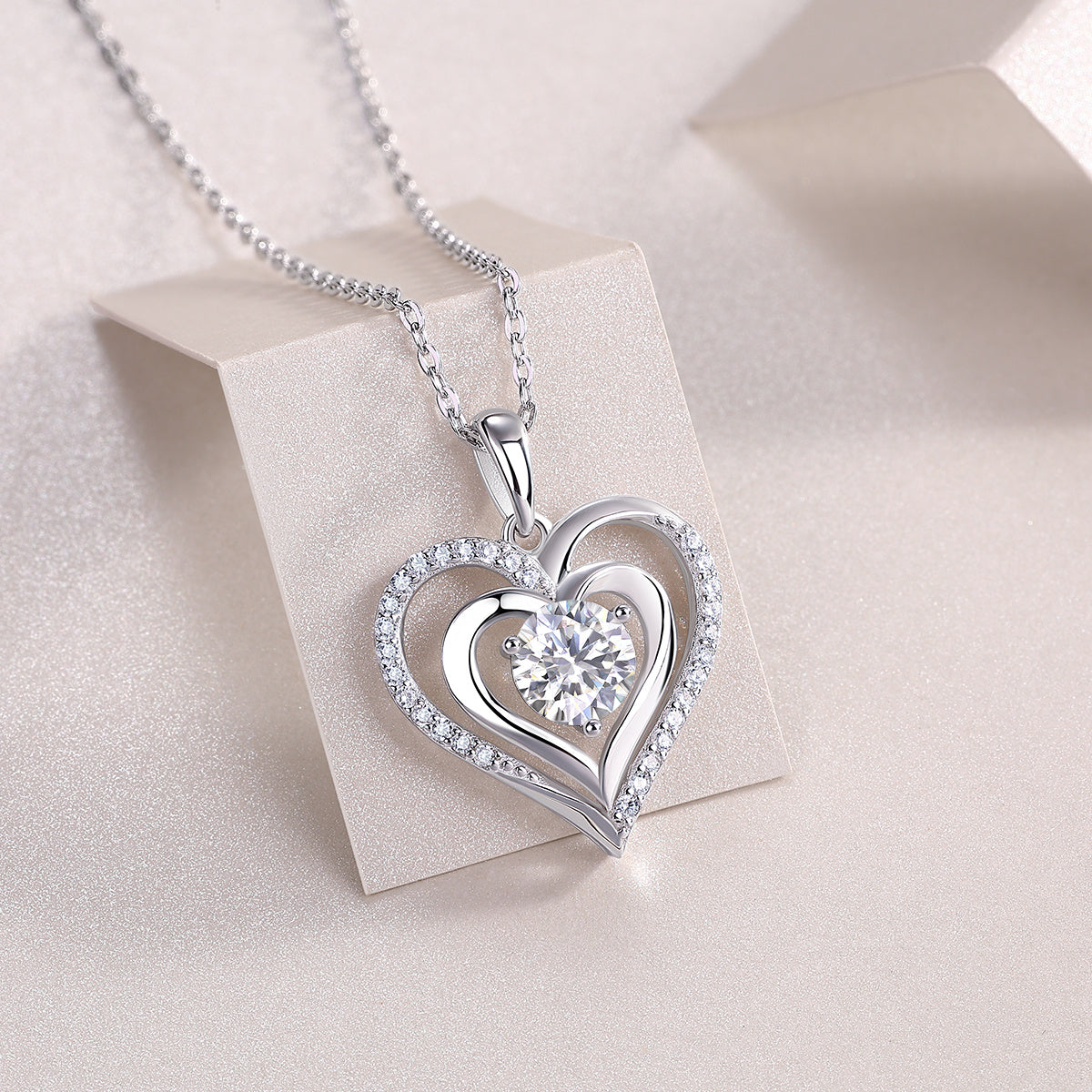 Heart-to-heart Connection - A Fashionable And Luxurious Diamond Jewelry Pendant Set