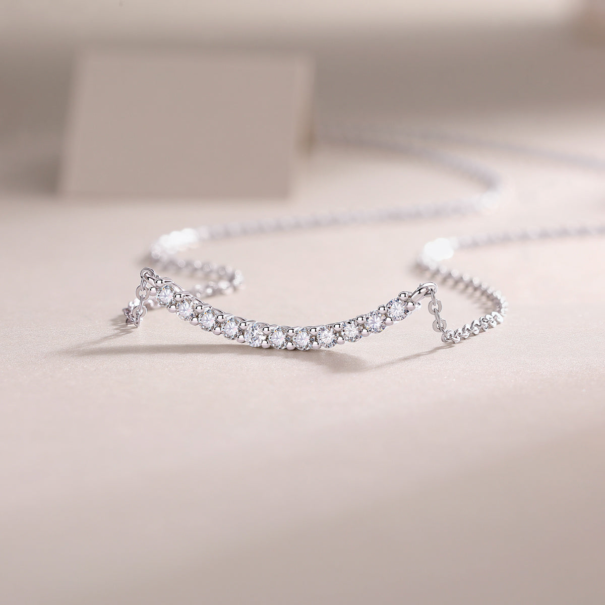 Relaxed Feel - A Fashionable And Luxurious Diamond Jewelry Pendant Set