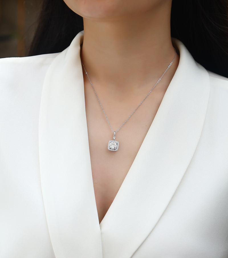 Innocence - A Fashionable And Luxurious Diamond Jewelry Piece Set