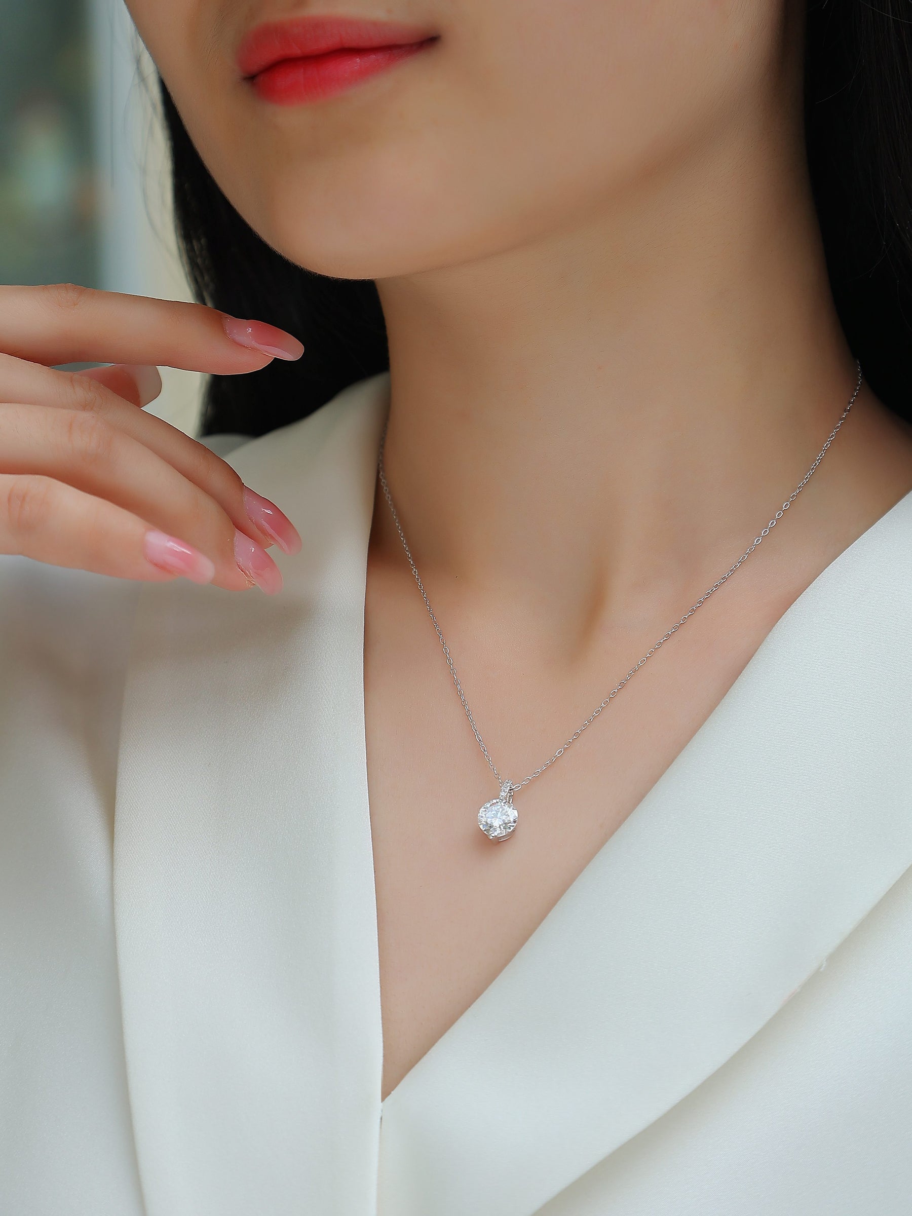 A Lifetime Of Brilliance - A Fashionable And Luxurious Diamond Jewelry Pendant Set