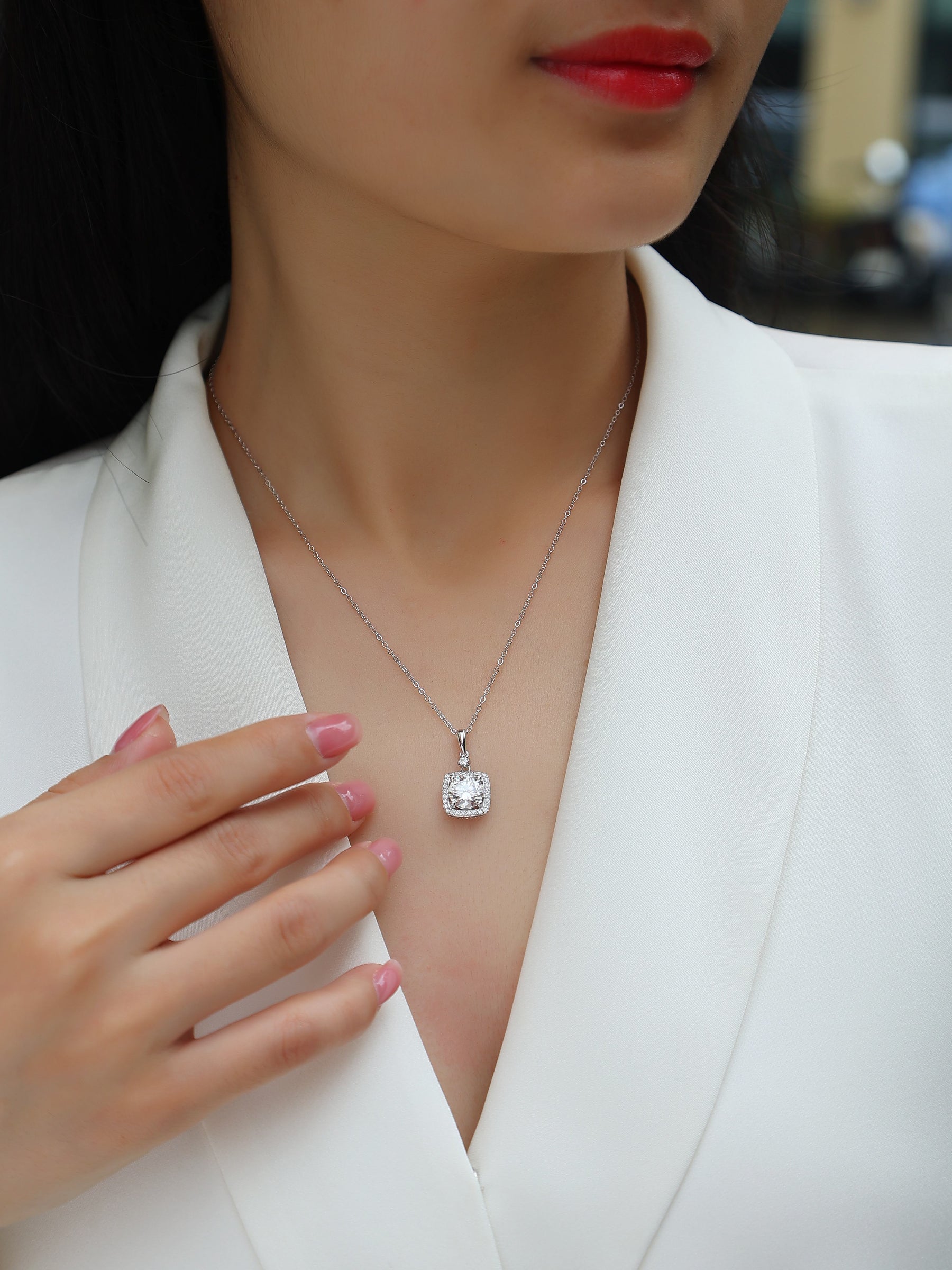 Innocence - A Fashionable And Luxurious Diamond Jewelry Piece Set