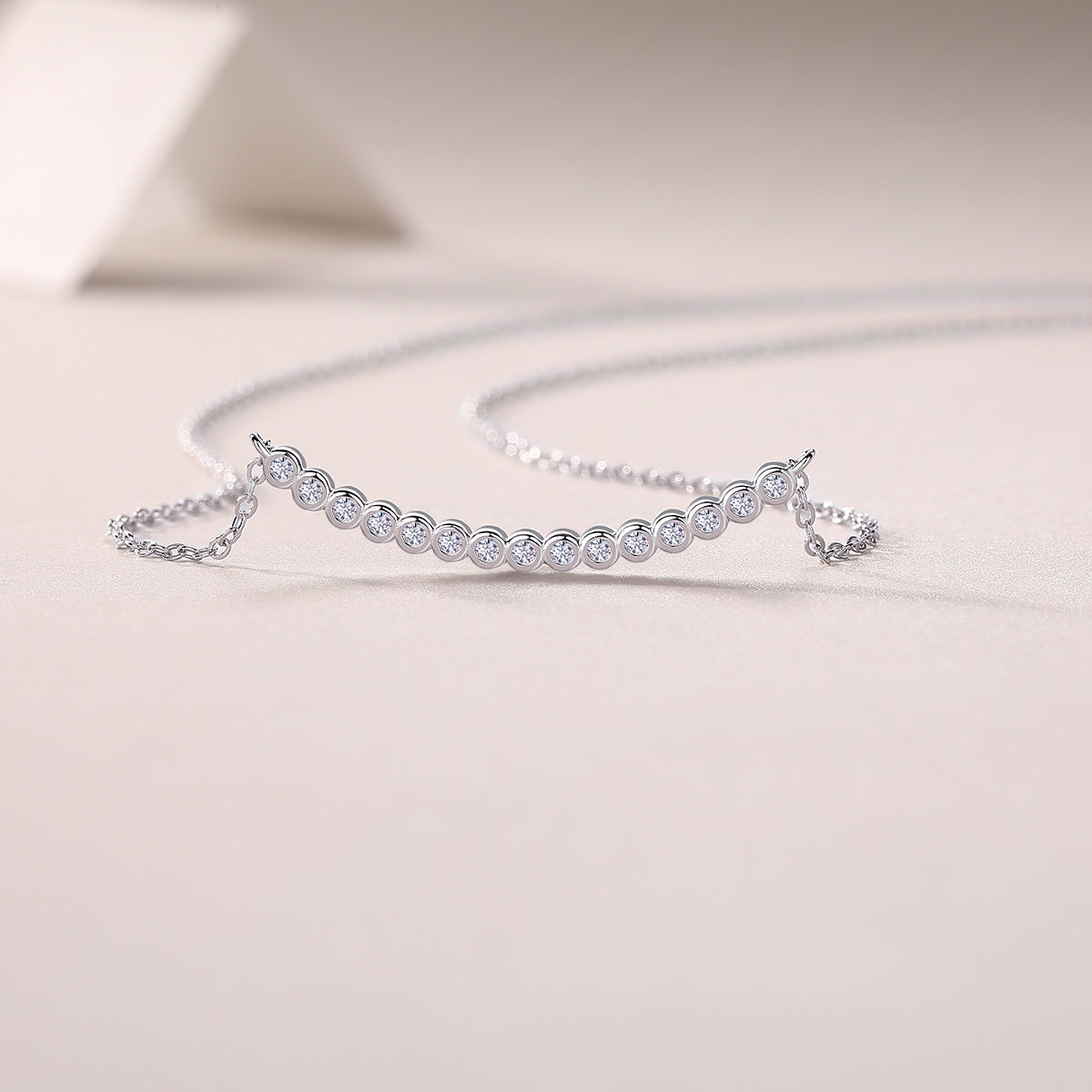 Floating World - Fashionable And Luxurious Diamond Jewelry Pendant Set