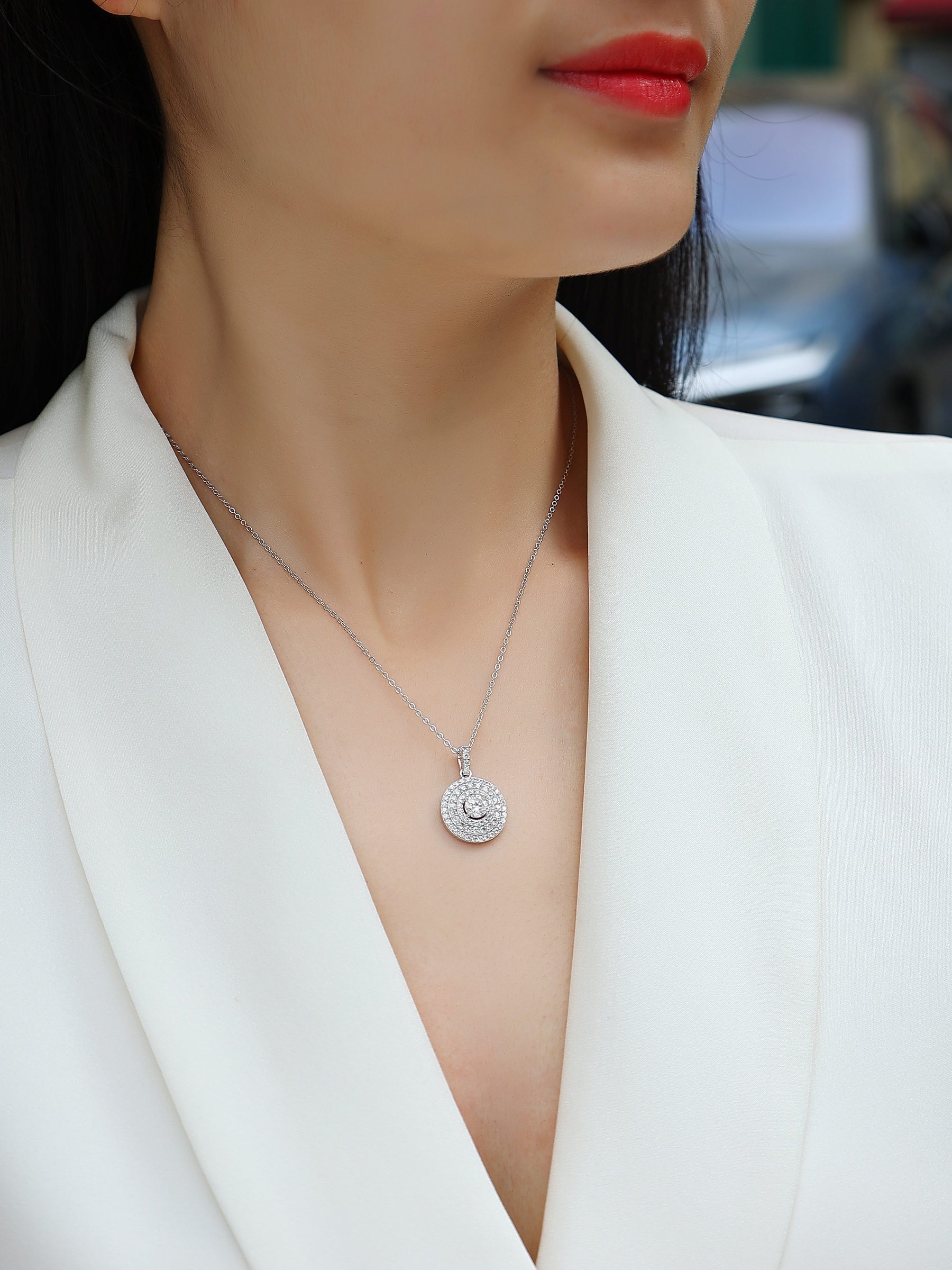 White Dune - A Fashionable And Luxurious Diamond Jewelry Pendant Set