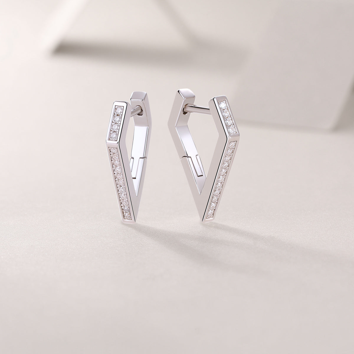 Coronation - Fashionable And Luxurious Diamond Jewelry Set