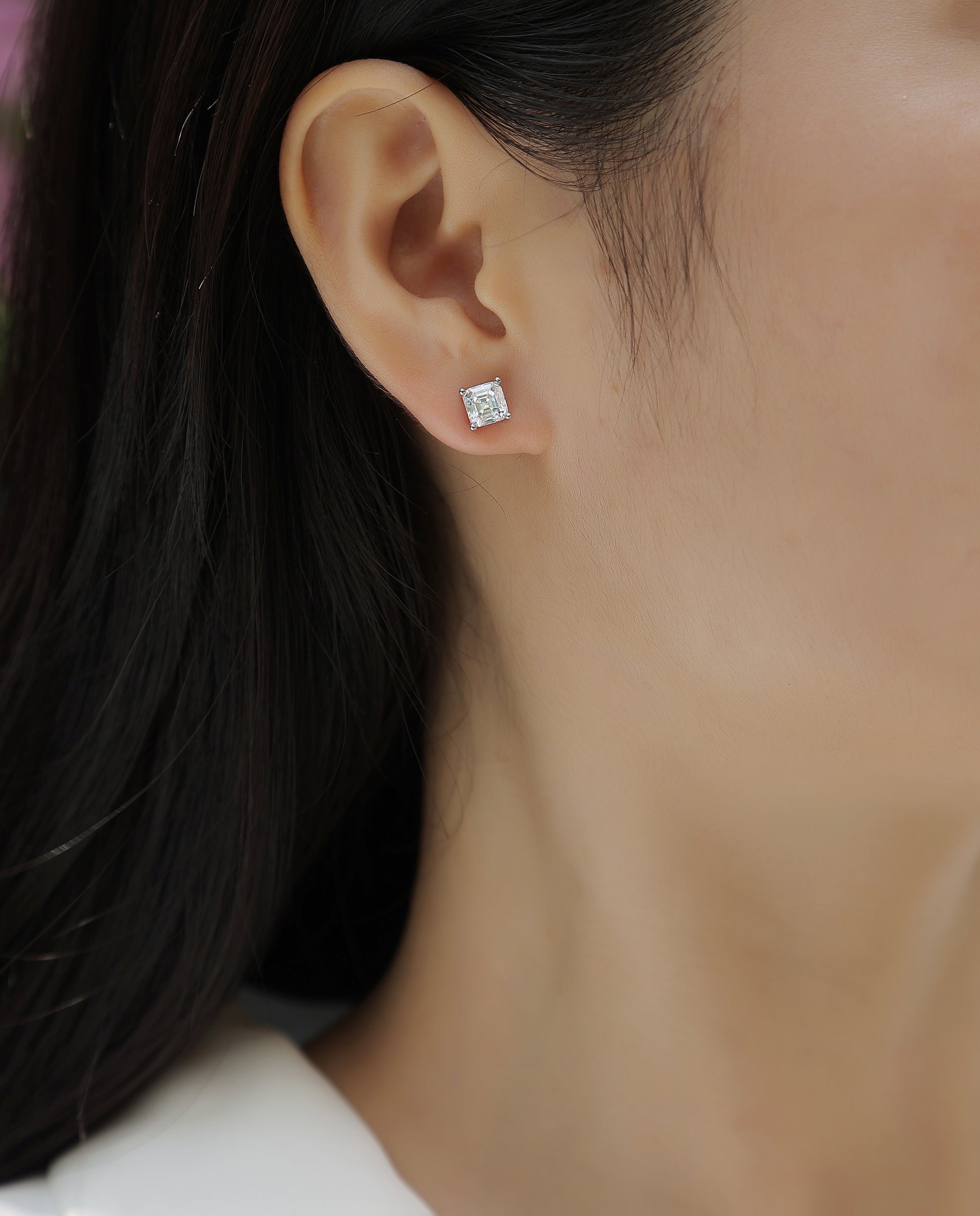 Unrestrained - A Fashionable And Luxurious Diamond Jewelry Piece Set