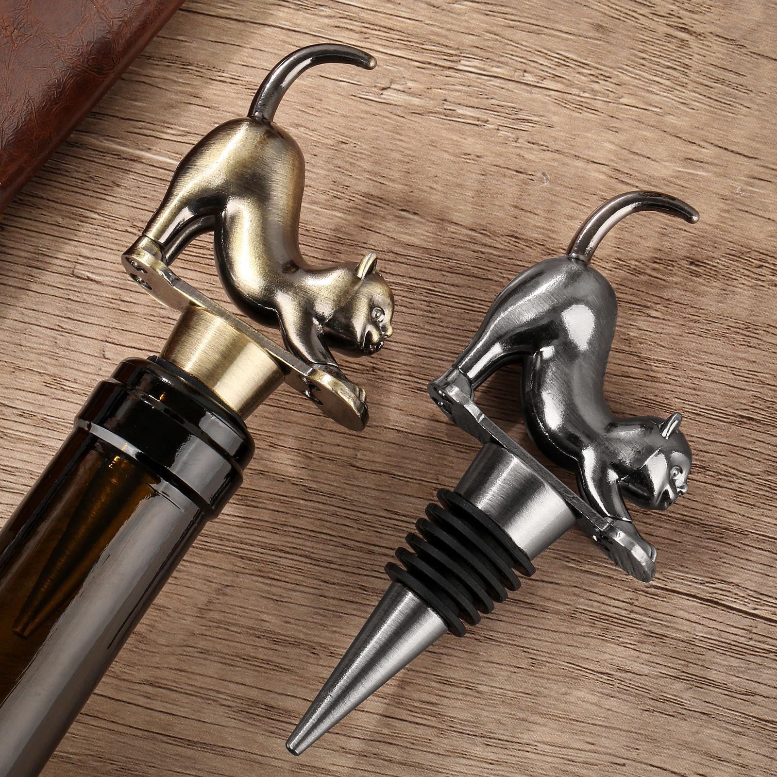 Elegant Upturned Cat Shaped Red Wine Stopper Set With Metallic Luster Bottle Stopper Gift Box
