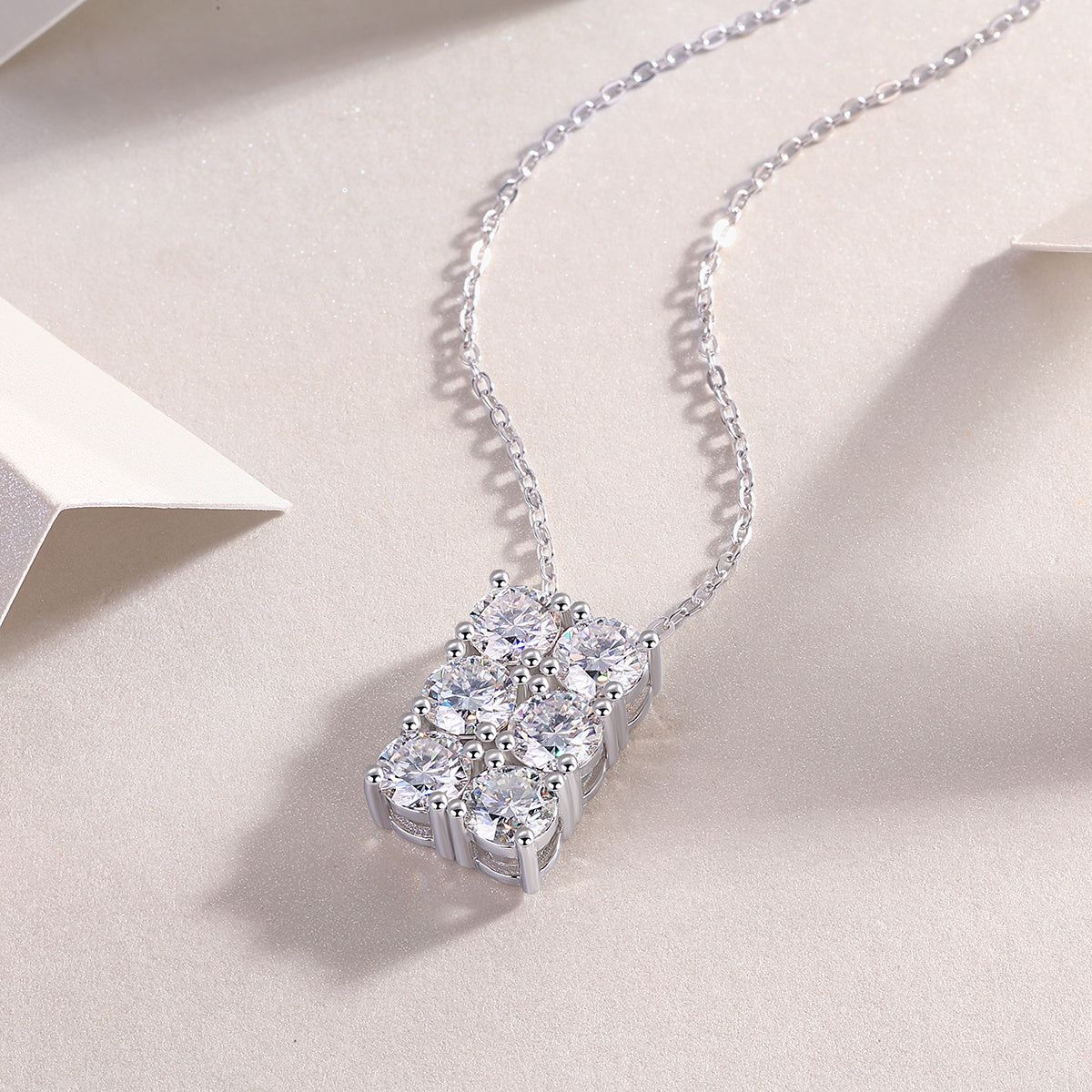 Grand Round - A Fashionable And Luxurious Diamond Jewelry Piece Set