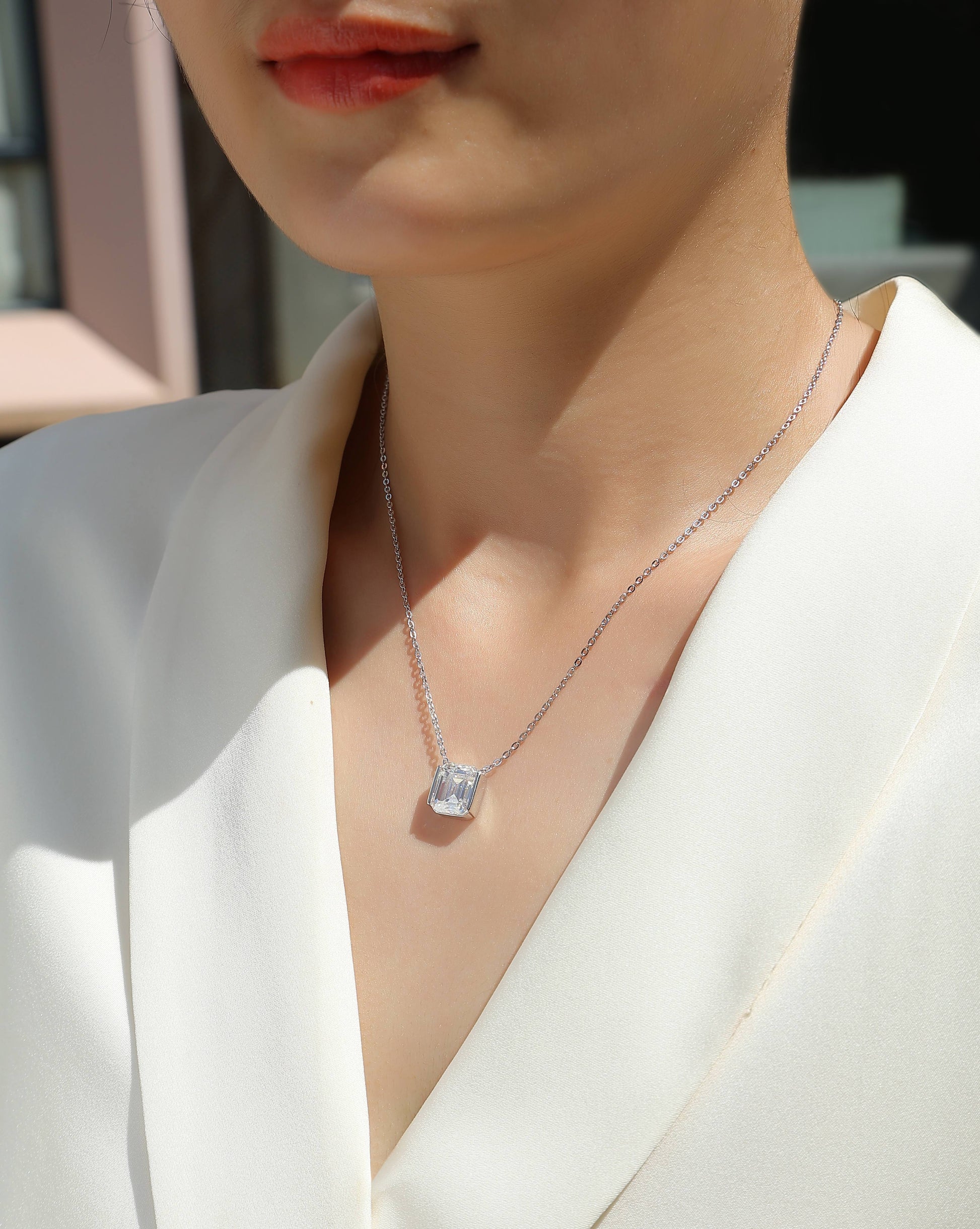 The Brilliance In A Small Space - A Fashionable Jewelry Pendant Set