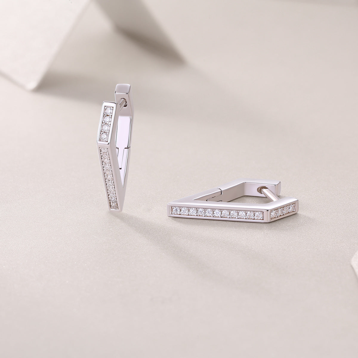 Coronation - Fashionable And Luxurious Diamond Jewelry Set