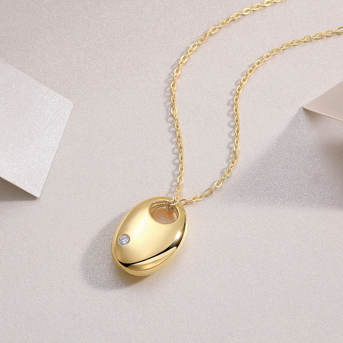 First Encounter - A Fashionable And Trendy Diamond Pendant Necklace Set