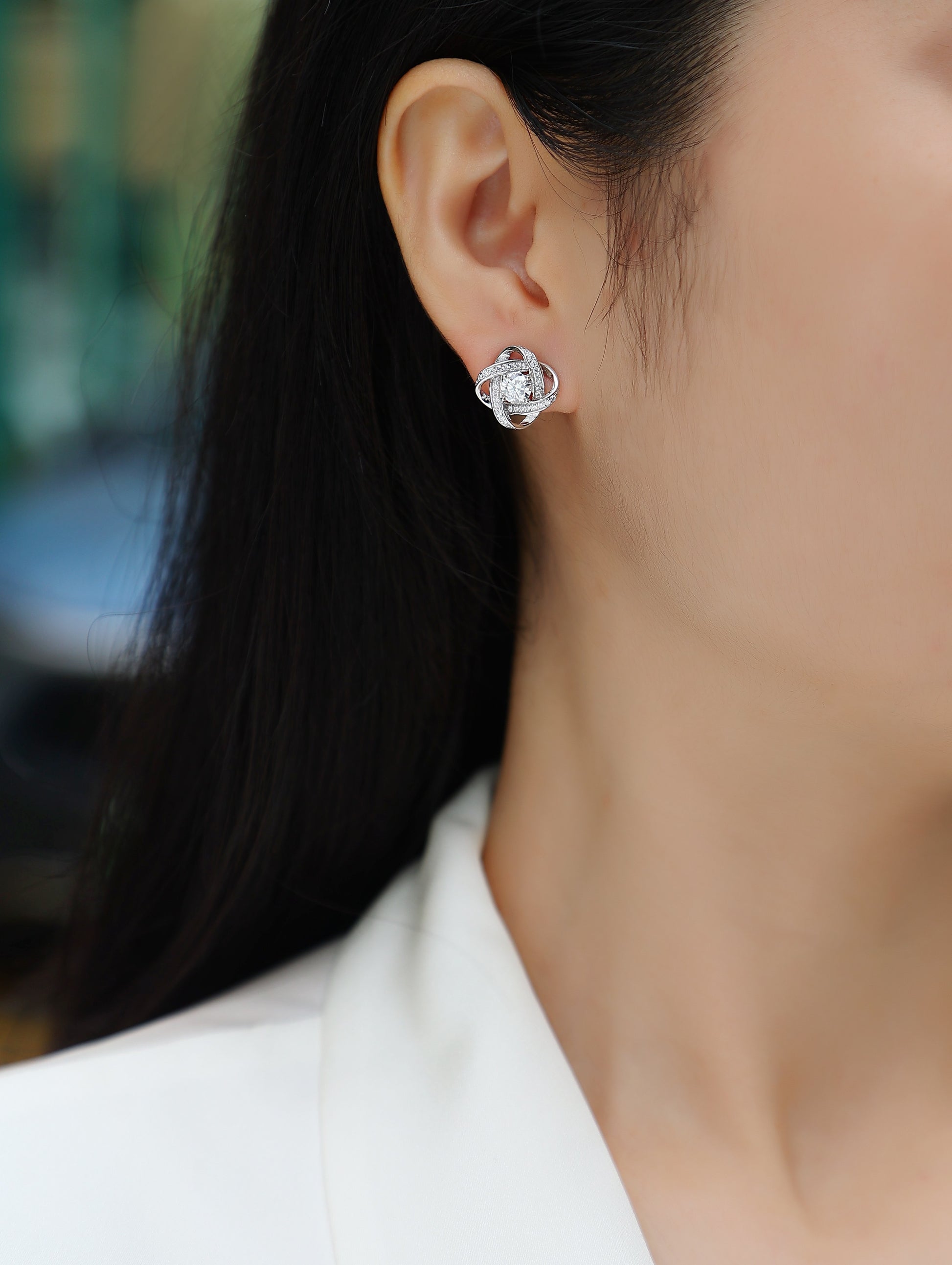 Hope Beam - A Fashionable And Luxurious Diamond Jewelry Piece Set