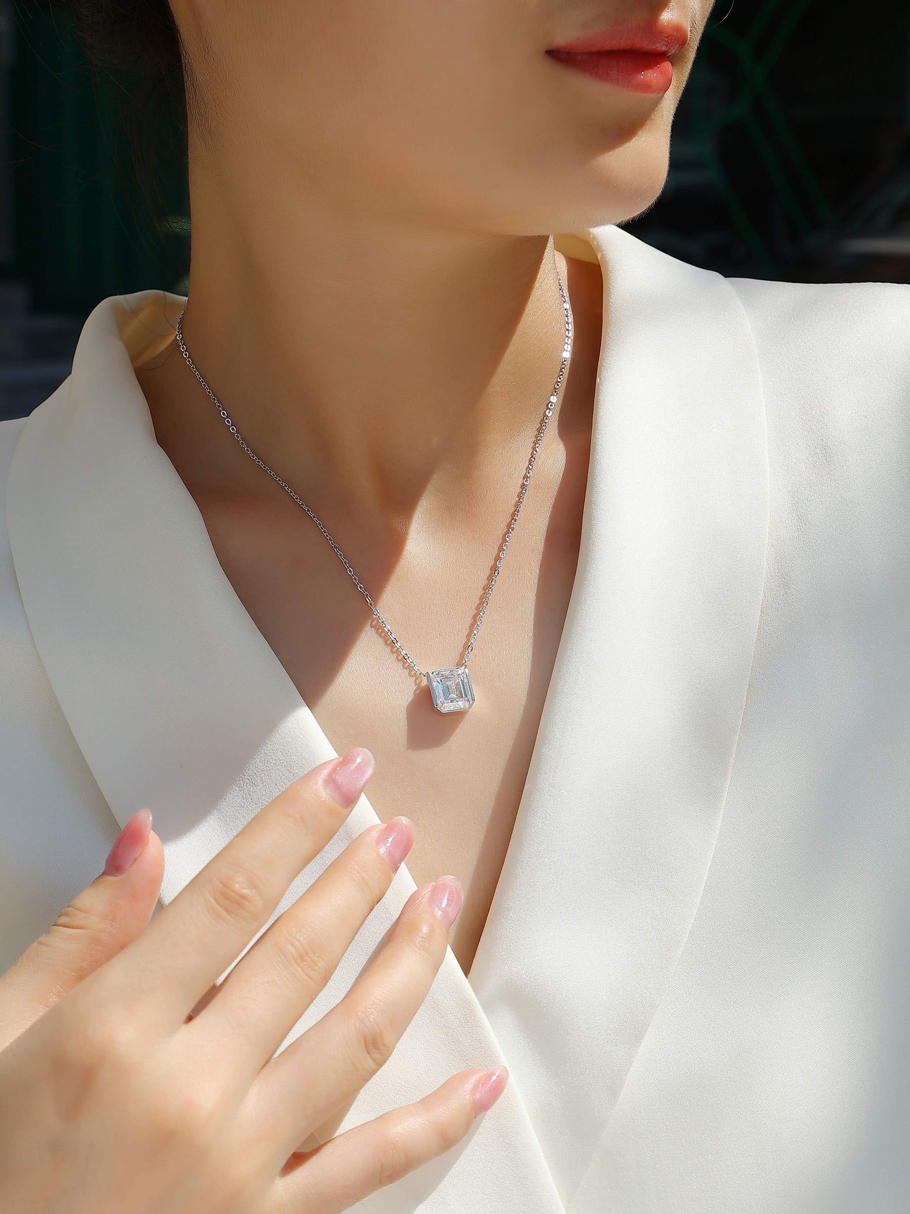 The Brilliance In A Small Space - A Fashionable Jewelry Pendant Set