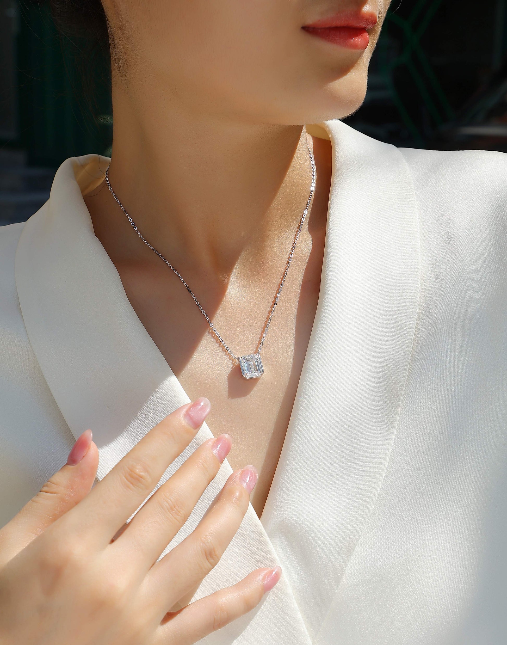 The Brilliance In A Small Space - A Fashionable Jewelry Pendant Set