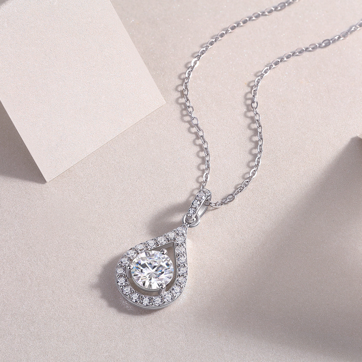 Heart Charm - A Fashionable And Luxurious Diamond Jewelry Piece Set