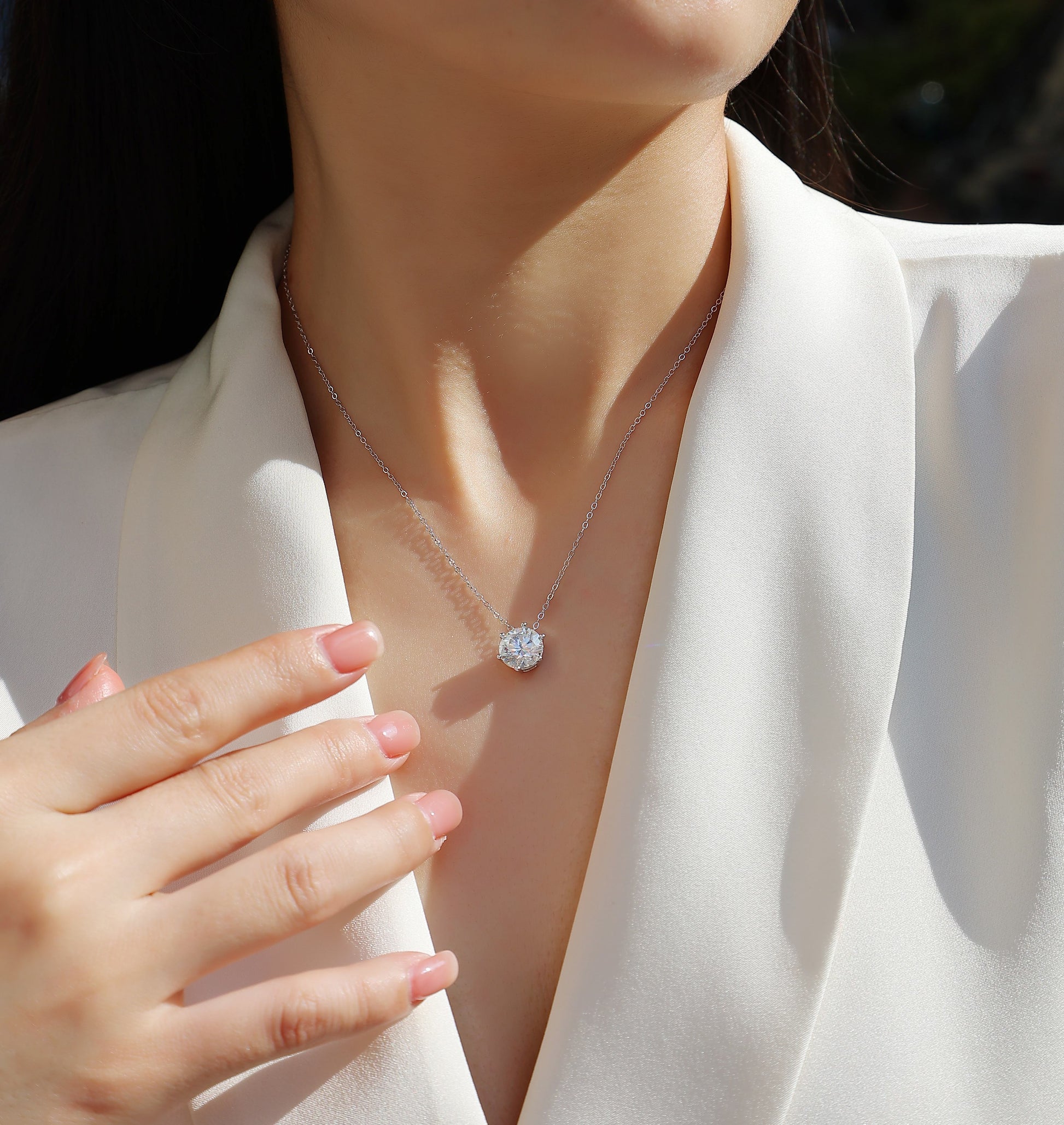 Afternoon Rose - A Fashionable And Luxurious Diamond Jewelry Pendant Set