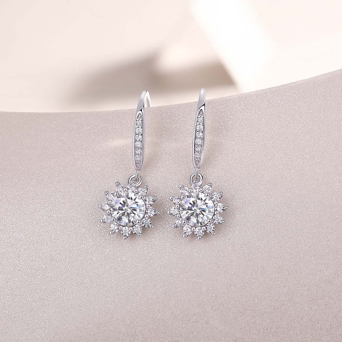 Qingcheng - A Fashionable And Luxurious Diamond Jewelry Accessory Set