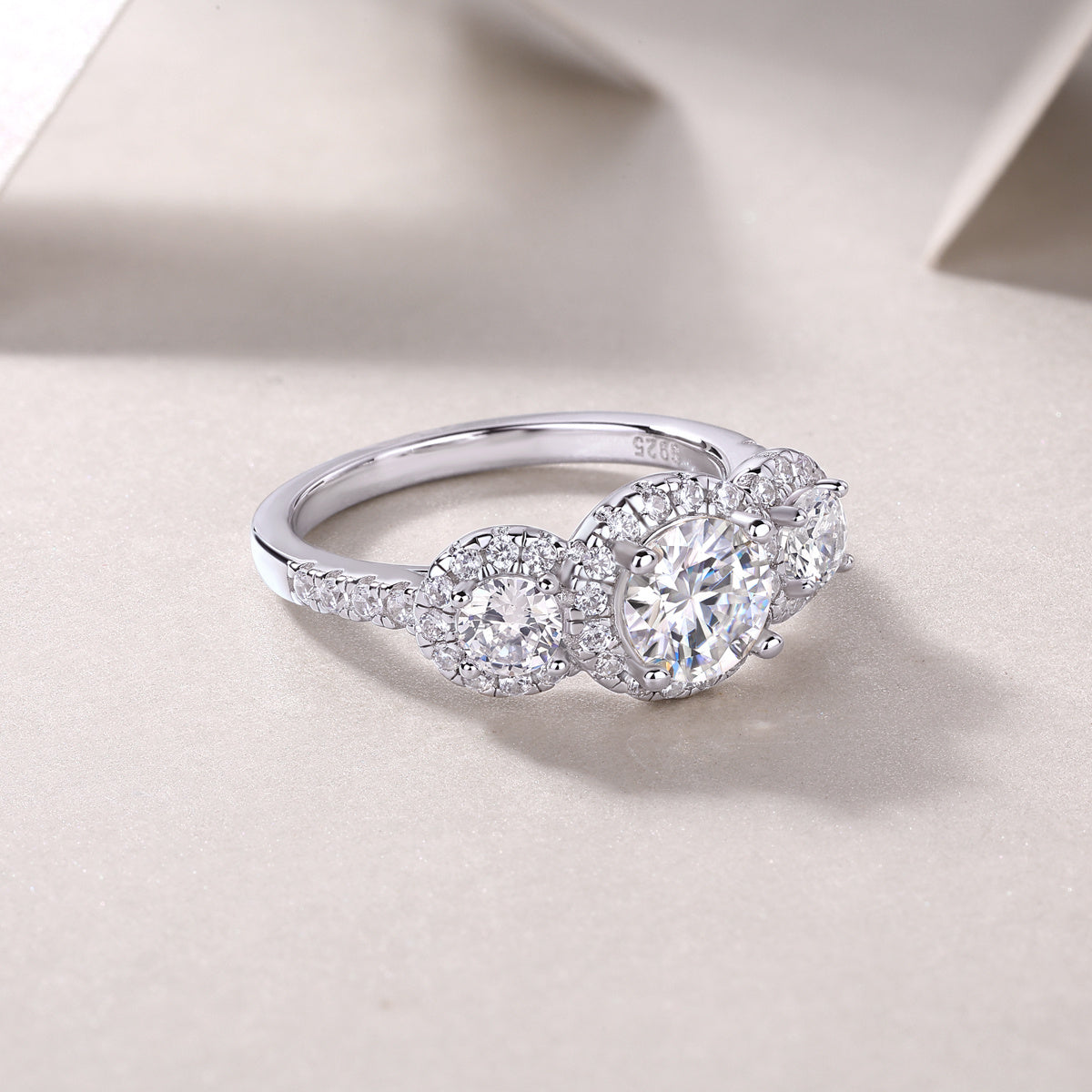 Human Warmth - A Fashionable And Luxurious Jewelry Piece Set