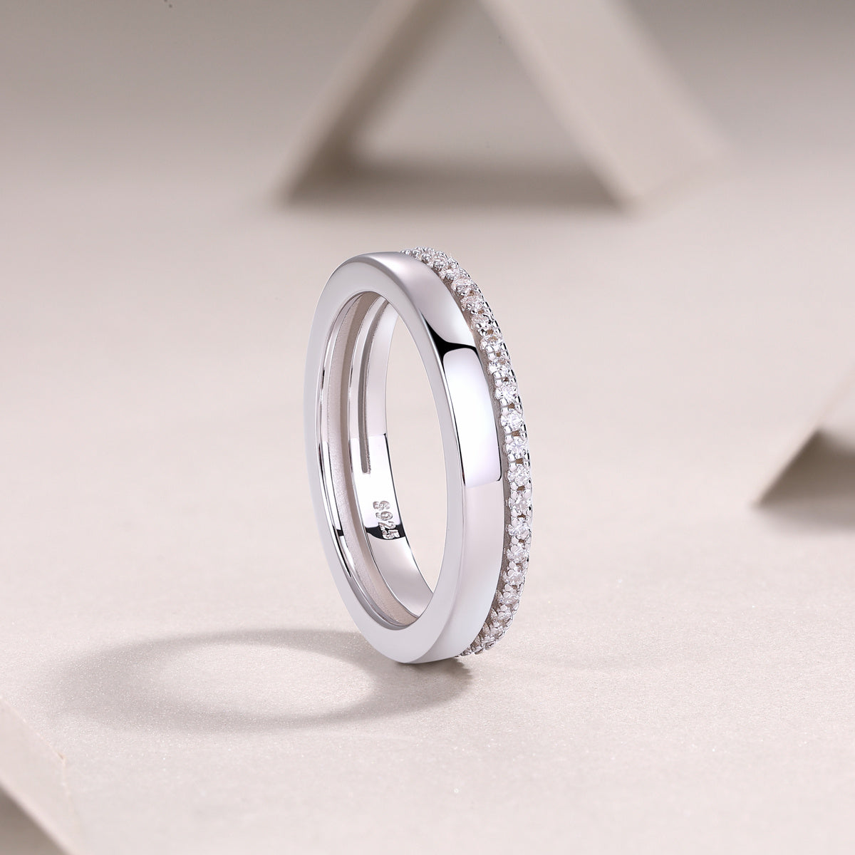 Double Ring Shadow - A Fashionable And Luxurious Jewelry Piece Set