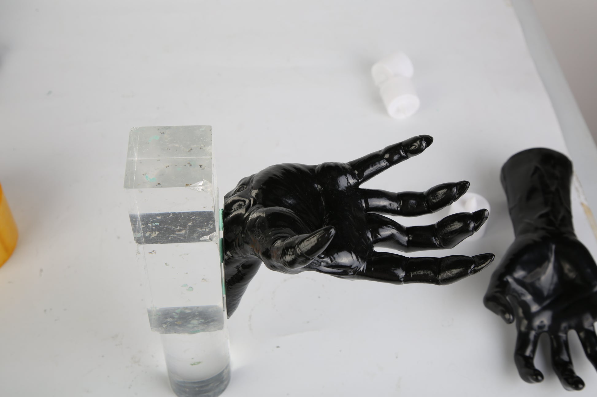 3Pcs Creepy Reaching Hands With Lighted Candles Wall Mounted Halloween