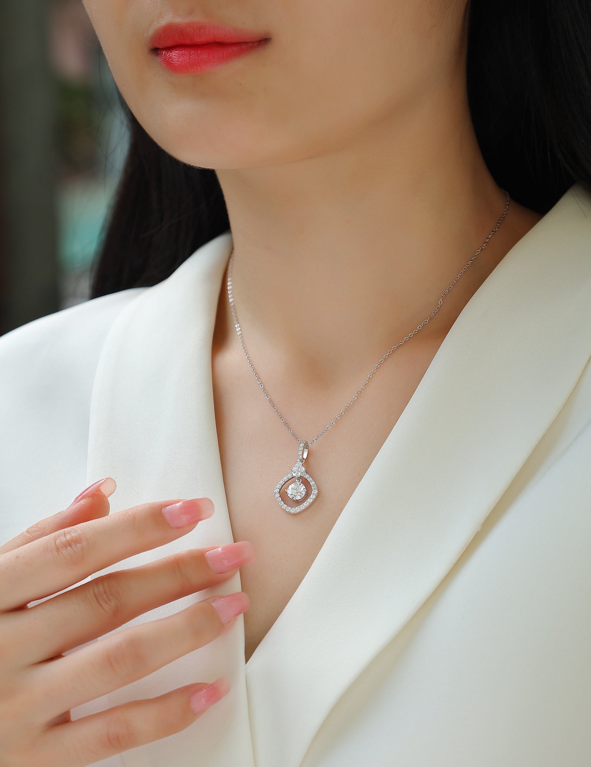 Starlight Heart-to-Heart - A Fashionable And Luxurious Diamond Jewelry Pendant Set