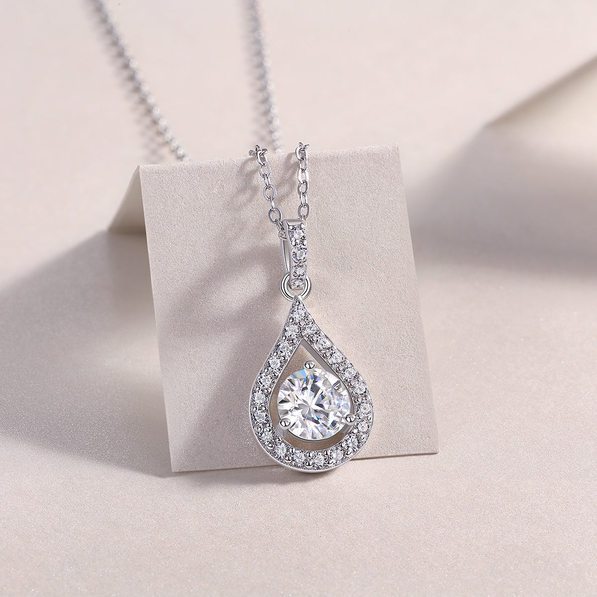 Heart Charm - A Fashionable And Luxurious Diamond Jewelry Piece Set
