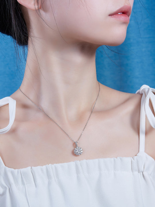 Blossom - A Fashionable And Luxurious Diamond Jewelry Pendant Set