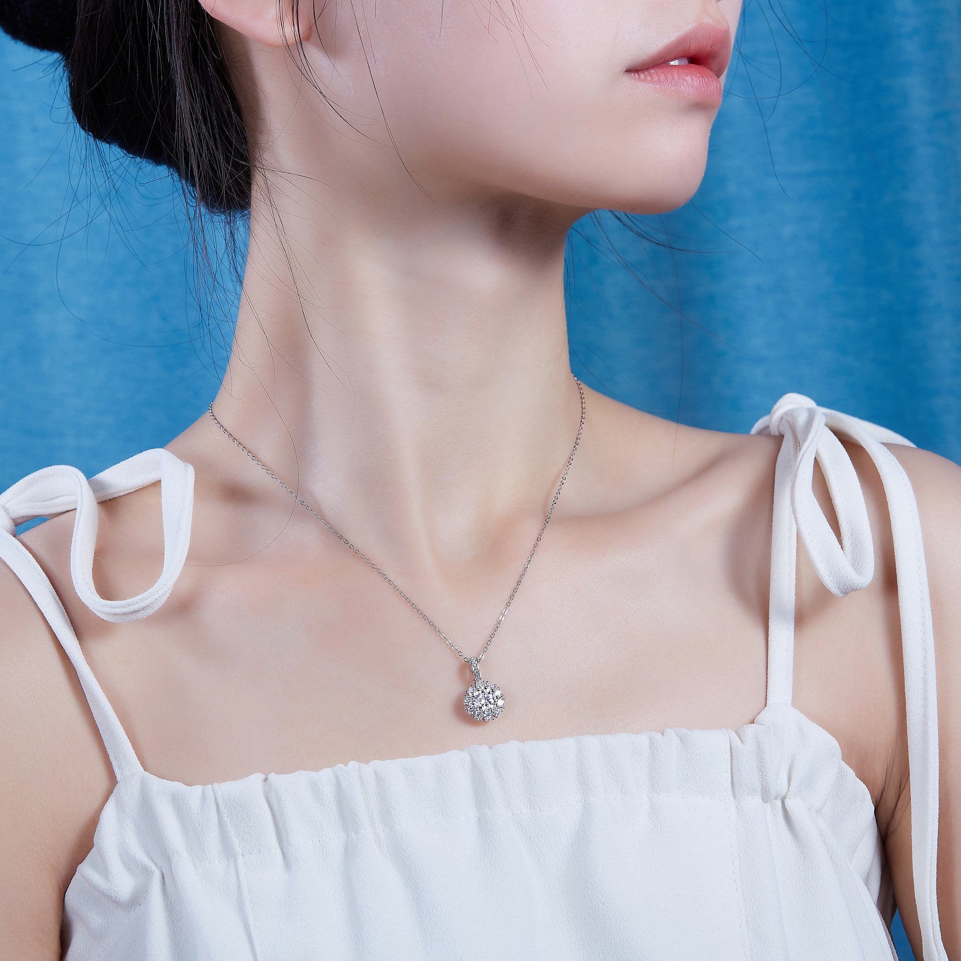 Blossom - A Fashionable And Luxurious Diamond Jewelry Pendant Set