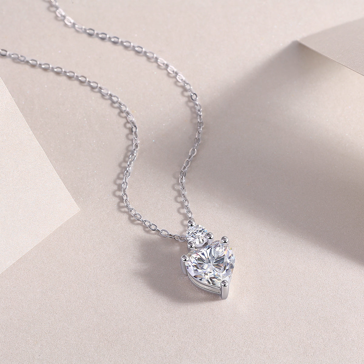 Ripple Fantasy - A Fashionable And Luxurious Diamond Jewelry Pendant Set