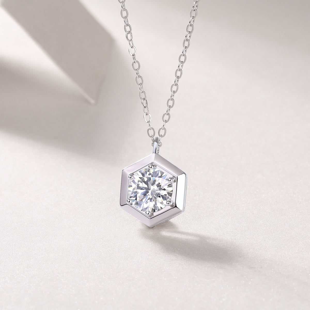 Geometric - A Fashionable And Luxurious Diamond Jewelry Pendant Set