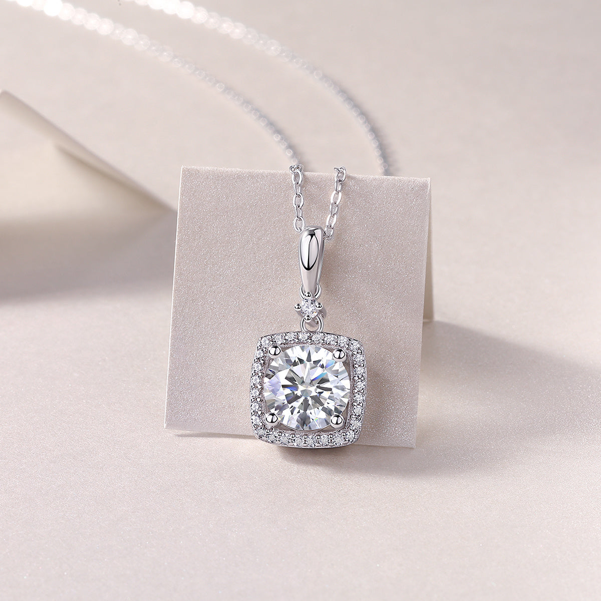 Innocence - A Fashionable And Luxurious Diamond Jewelry Piece Set